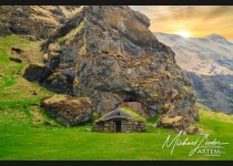 Iceland - einsame Hütte im Sonnenuntergang